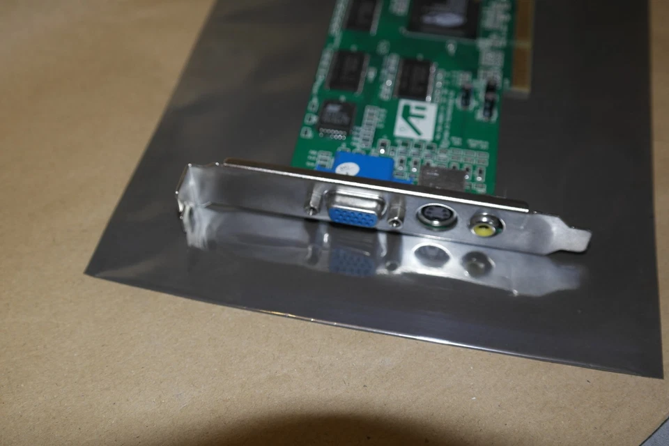 ATI Rage Mobility-P graphics video VGA card 8 MB SGRAM AGP - Image 4 of 4