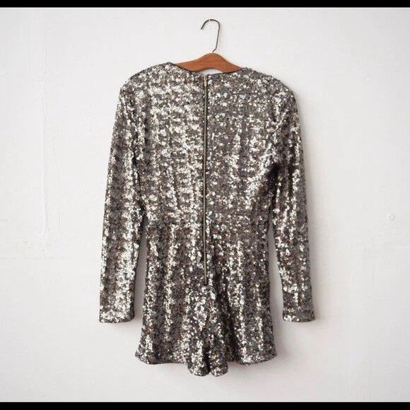 $$$ BEBE x NAVEN DEEP V-NECK LANTEJOULAS AJUSTADAS BODYCON MACACÃO BRONZE GUNMETAL DOURADO - Imagem 3 de 4