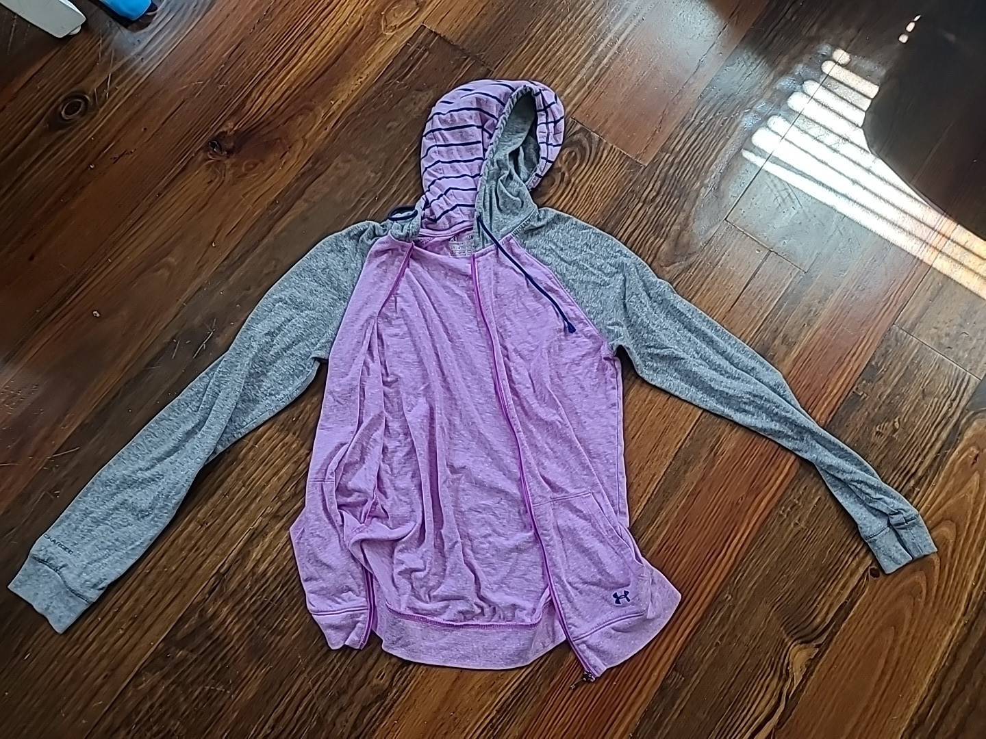 Under Armour Womens Small SemiFitted HeatGear Long Sleeve Purple