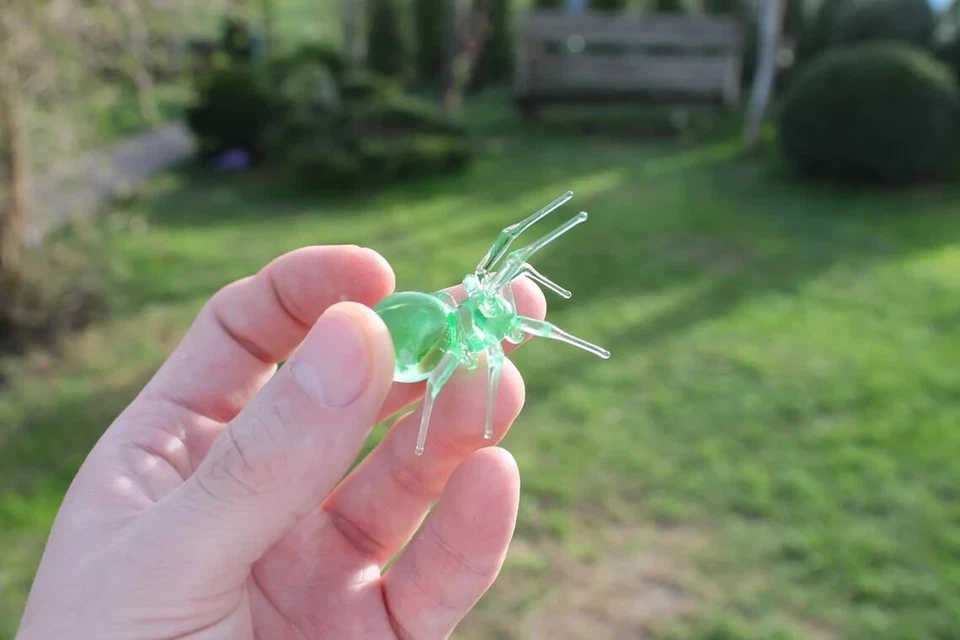 Green Uranium Glass  Spider Vaseline Glass Spider Glow in the Dark Sculpture - Image 3 of 4