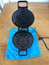 Vintage Rare VITANTONIO Mickey Mouse Waffle Maker Iron Disney 950 Tested WORKS!