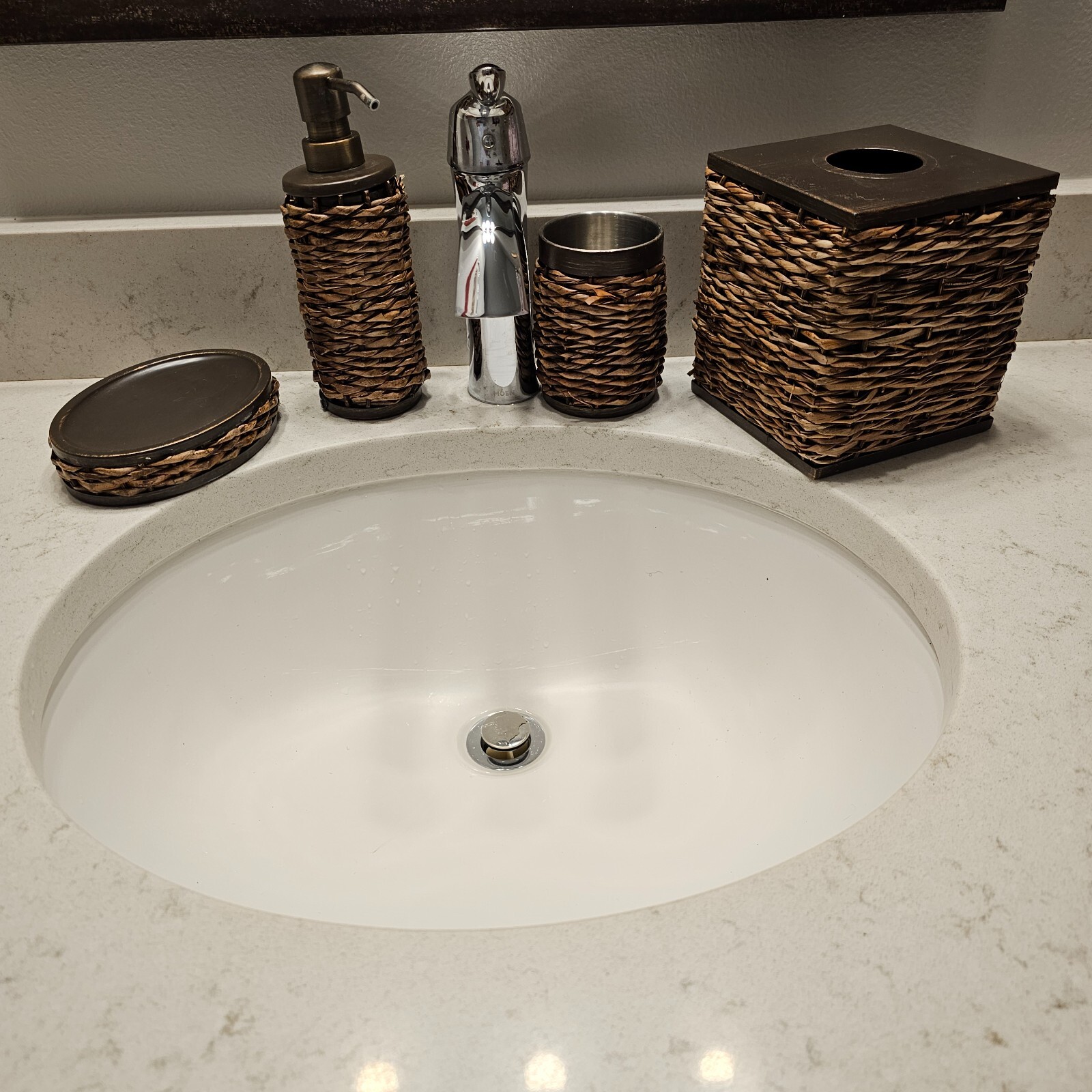 Tommy Bahama Wicker Bath Accessories Tumbler Tissue Holder Soap Dish Dispenser