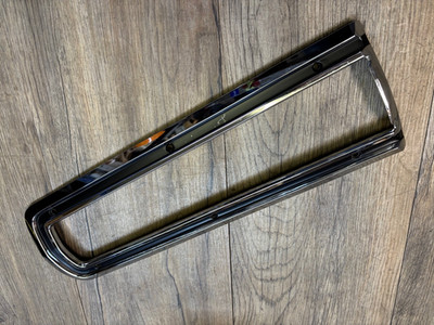 1969-71 DODGE MONACO STATION WAGON NOS MOPAR C BODY LH TAILIGHT BEZEL 2930187