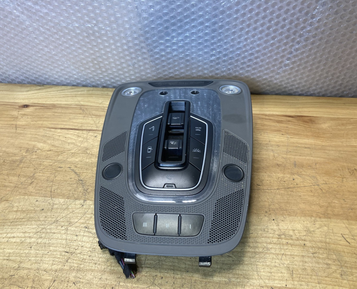 2016-2020 Bentley Bentayga Overhead Dome Light OEM 36A959613 36A947135 5Q0951177