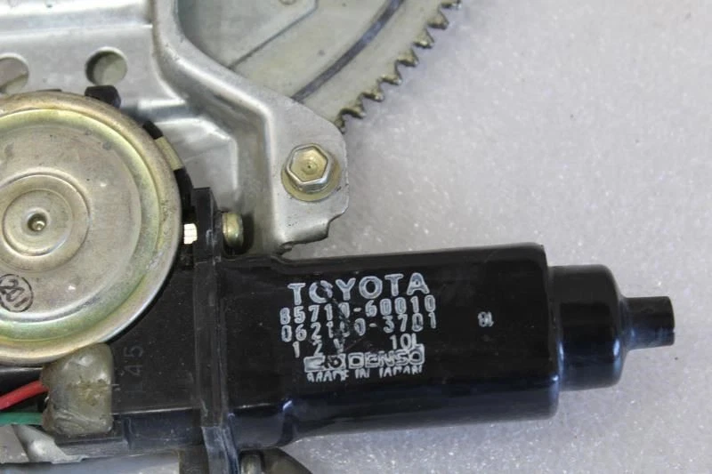 1992 TOYOTA LAND CRUISER ПРАВАЯ ПЕРЕДНЯЯ ДВЕРЬ СТЕКЛОПОДЪЕМНИК + МОТОР 85710-60010 - Изображение 3 из 4