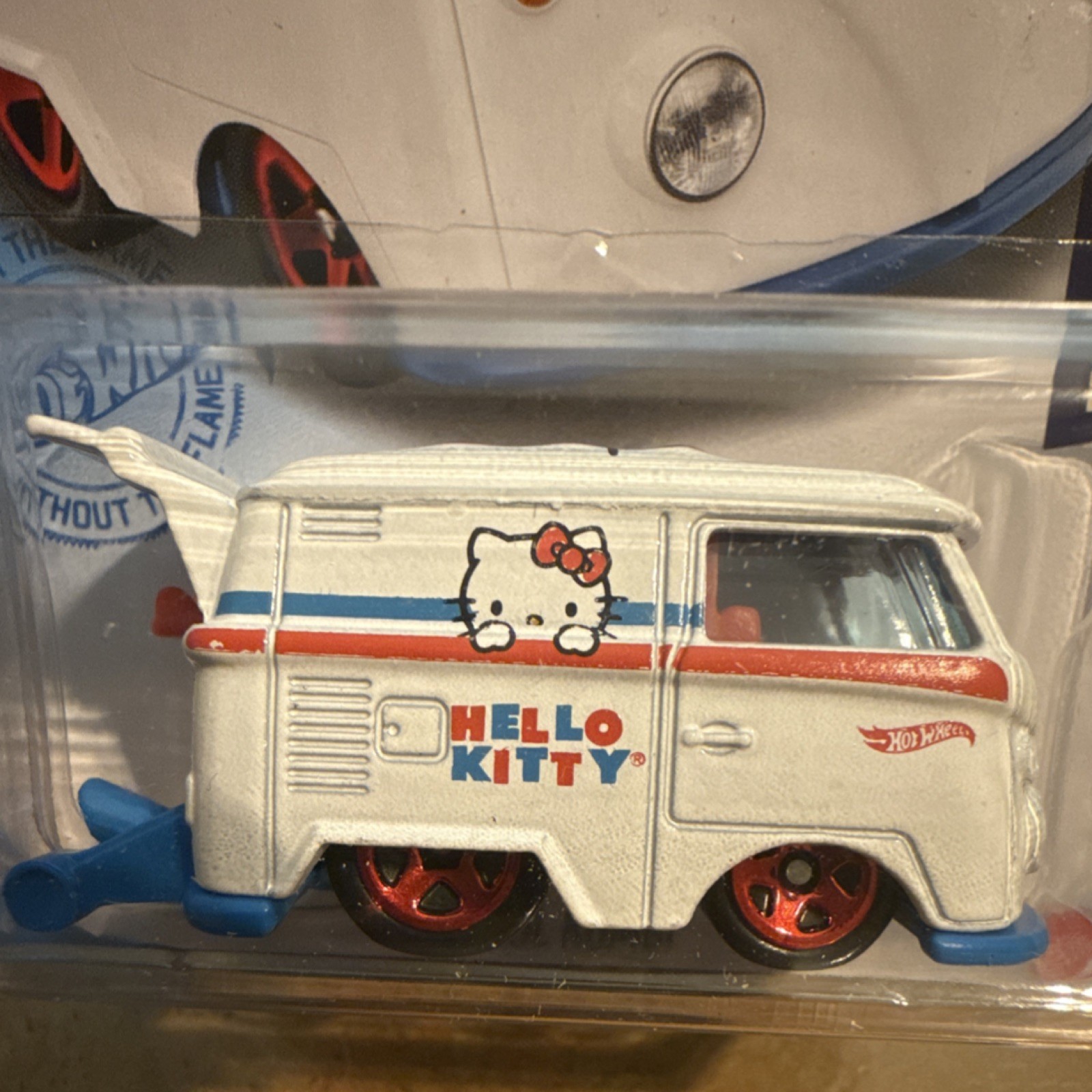 Hot Wheels Kool Kombi 1:64 Diecast White/Red/Blue Hello Kitty HW Screen Time VW thumbnail 2