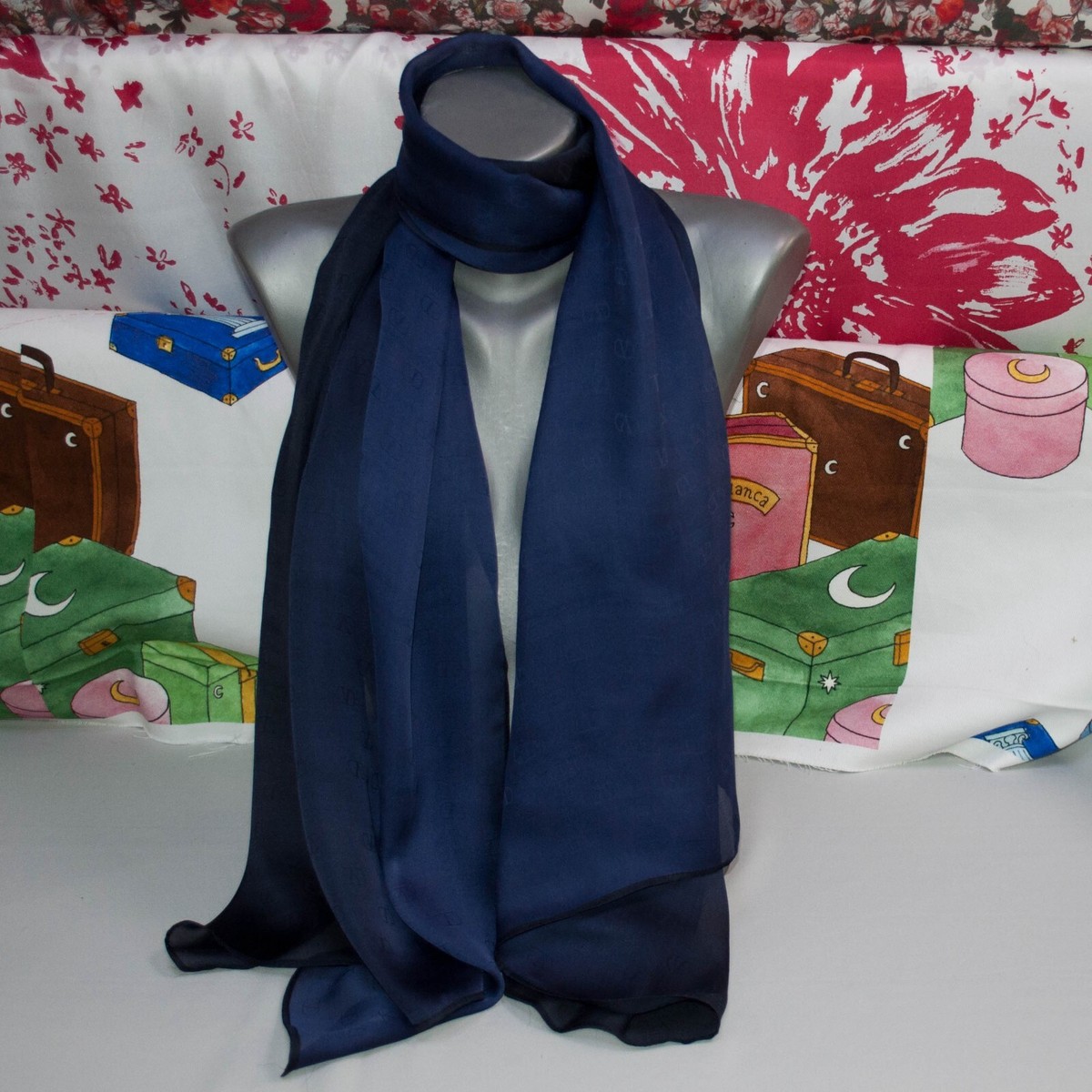 VALENTINO正規品/送料/関税込み V Logo Silk scarf Valentino silk scarf V Logo Blue 173x66cm Italian mulberry