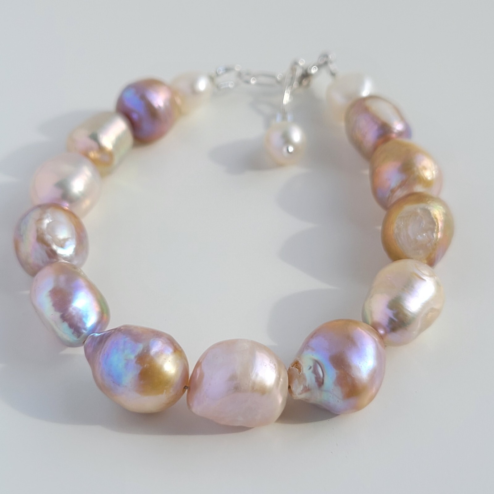 Bracelet en perles de culture d'eau douce baroques, bijou fait main multicolore unique