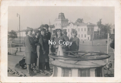 Foto WK2 Kriegsschiff Kreuzer Nürnberg Besuch Marine Helferinnen X193