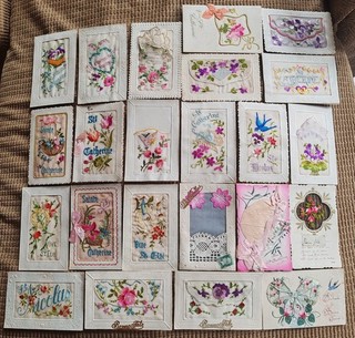 Original lot de 23 cartes postales brodés époque 1920! !!