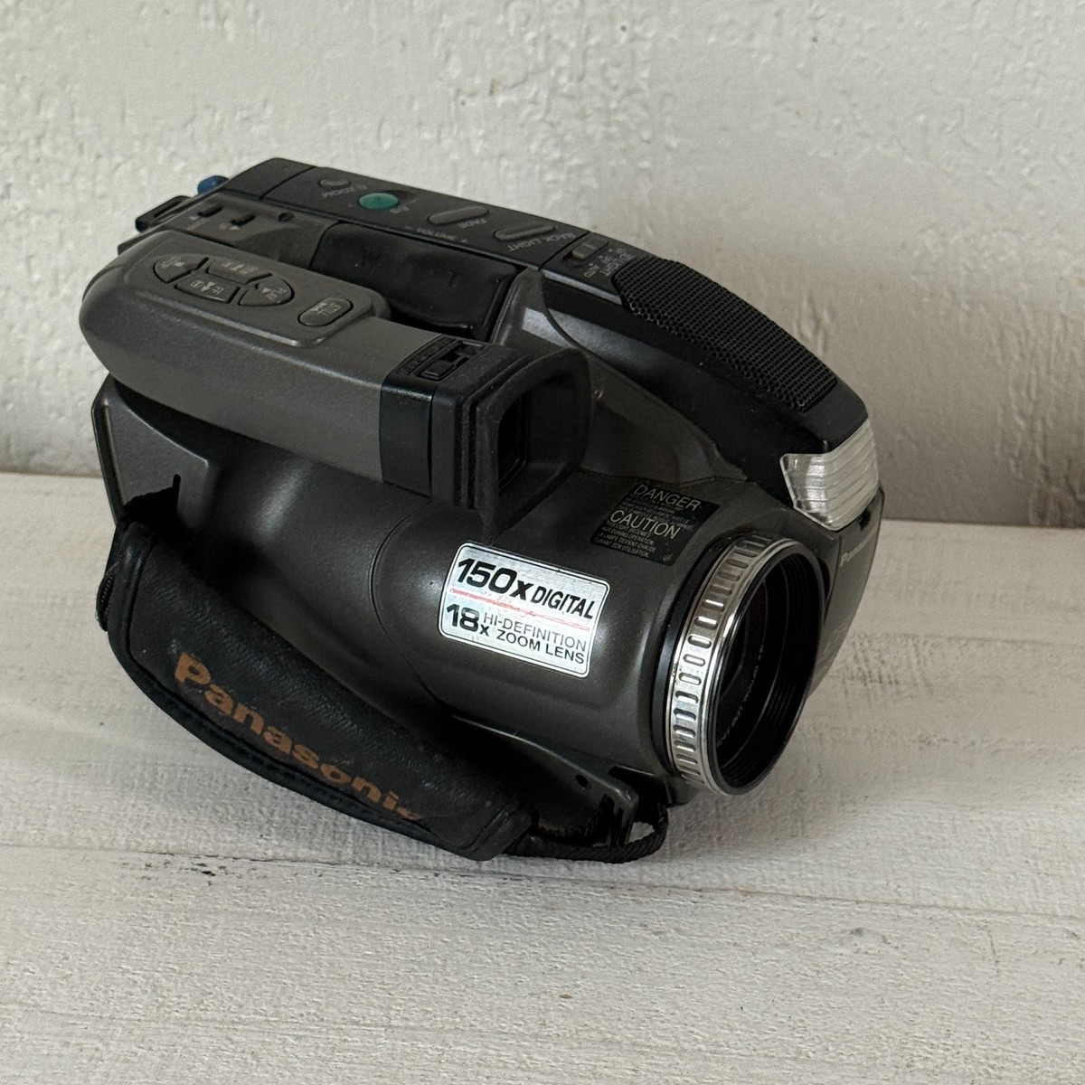 Panasonic Palmcorder PalmSight PV-L550D VHS-C Camcorder Gray 150x