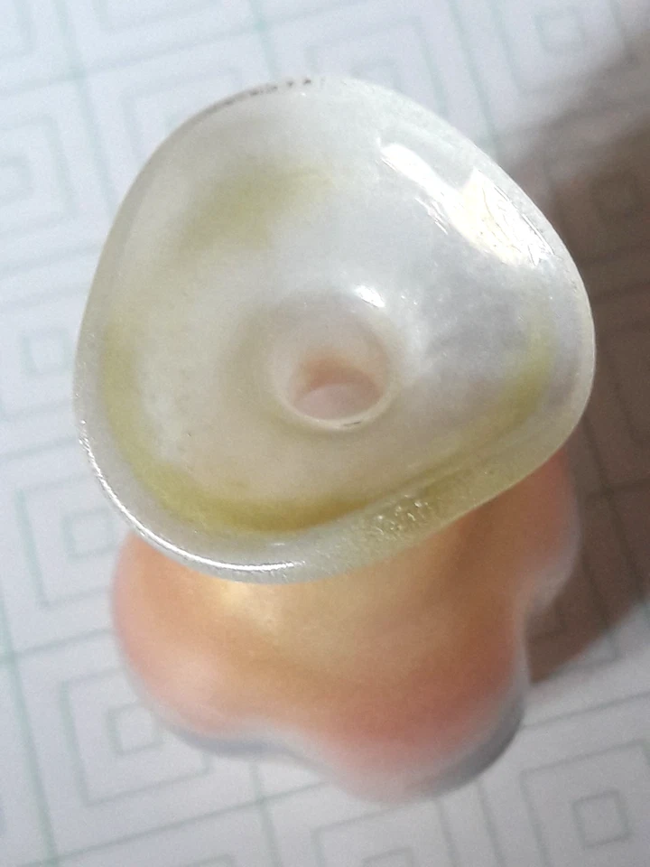 Mundgeblasene Vase in Minaturform, viereckig,  opac, weiß/braun/blau, gemarktet - Bild 3 von 4