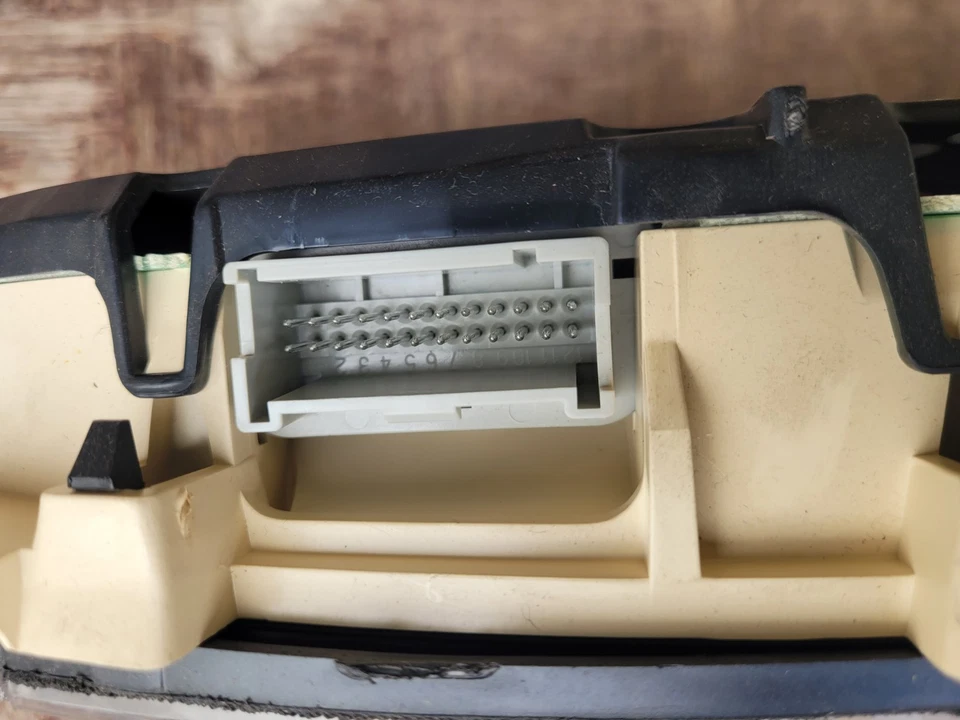 Cuadro de instrumentos velocímetro Buick Century 99-05 77.308 millas 16251854 Foto 3 de 4