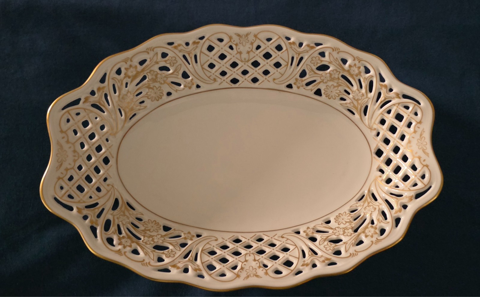 Bavaria Schumann Arzberg Tradition seit 1881 Oval Bowl Reticulated-100% Charity