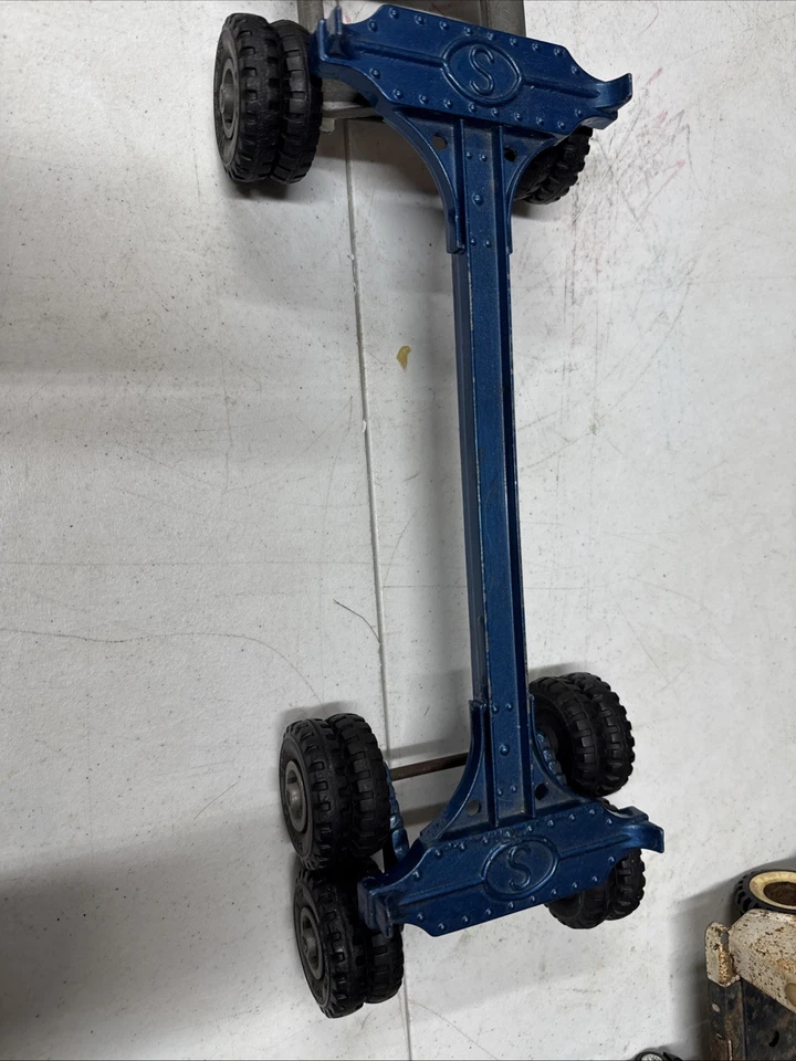 Vintage Structo Toys Pressed Steel Logging Trailer And Cab Blue / Silver - Image 3 of 4