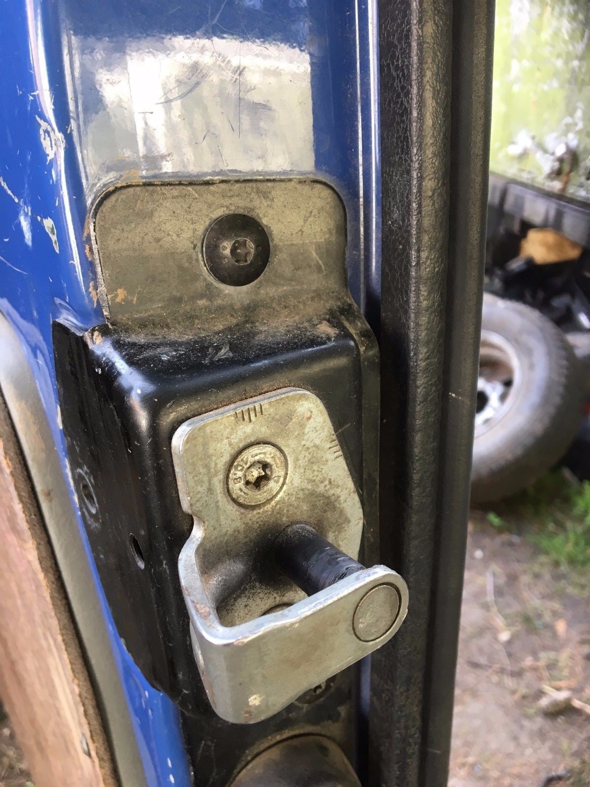 rear door locking lock catch latch vauxhall vivaro renault trafic 03 on