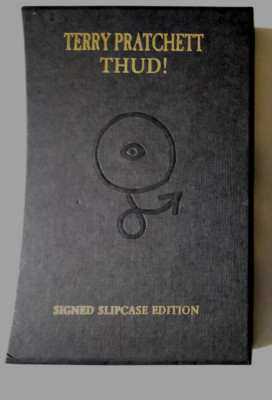 THUD! von TERRY PRATCHETT signierter Schuber Limited Edition *NEUWERTIG*