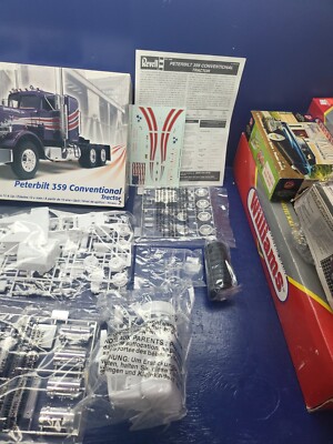 Revell Model Peterbilt 359 Conventional Tractor 1:25 Scale
