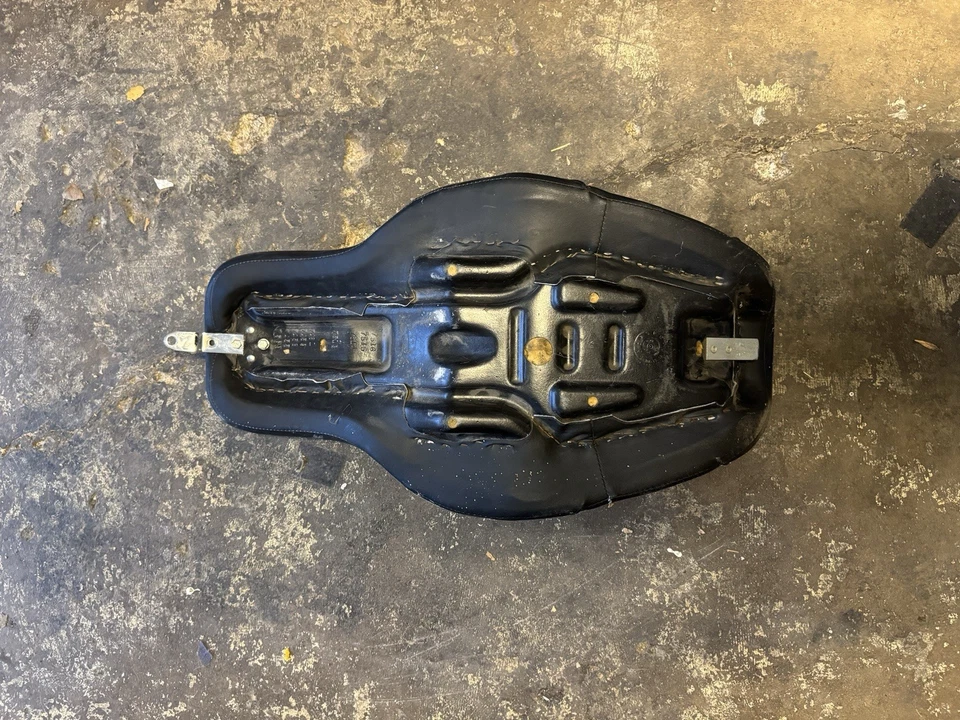 Asiento de pasajero de conductor 2-up apto para modelos Harley Davidson Dyna 2006-2017 Foto 3 de 4