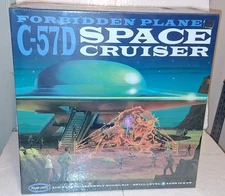 1/72  2009 POLAR LIGHTS pol812 FORBIDDEN PLANET C-57D SPACE CRUISER 28"  Model