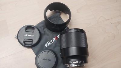 Viltrox  AF 85 mm F 1.8  mit 0.8 m / 2.62 FT 72 mm für Canon RF Neuwertig