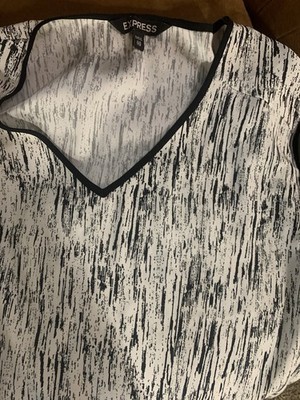 Express Womens XXS V-Neck Top White Black Abstract Print Short Sleeve Stretch