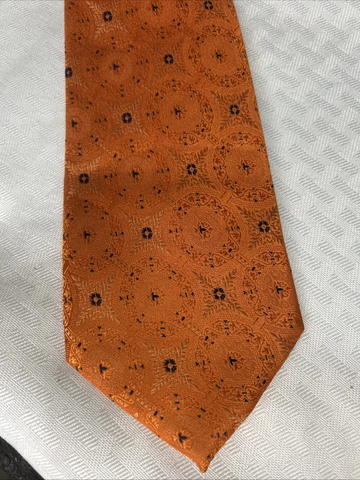 Corbata “Brioni” 100 % seda, hombre, naranja con detalles azul marino, hecha en Italia Foto 2 de 4