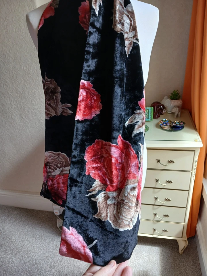 Bufanda rectangular de terciopelo vintage, negra y 🌹 58 x 8 pulgadas Foto 2 de 4