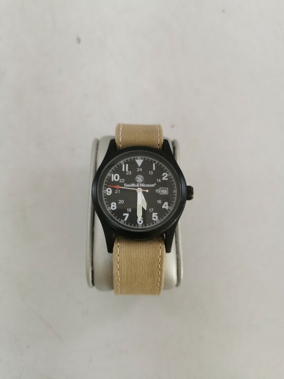 Smith & Wesson Mens Watch With Beige/Khaki Strap GC (FN_3480)