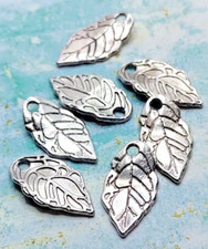 25 pieces - Antique Silver Leaves Tibetan Charms Pendants Dangle L316