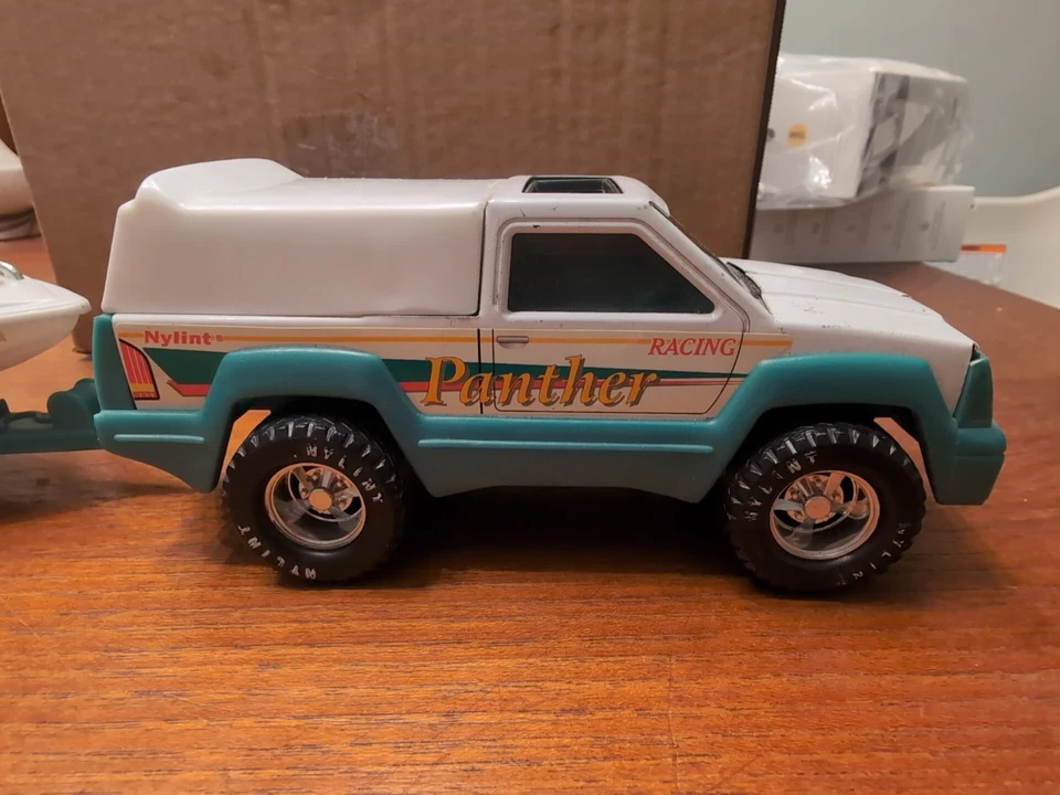 Vintage 1996 Nylint Racing Truck Panther Green White F4 W/ Matching Boat Trailer - Image 2 of 4