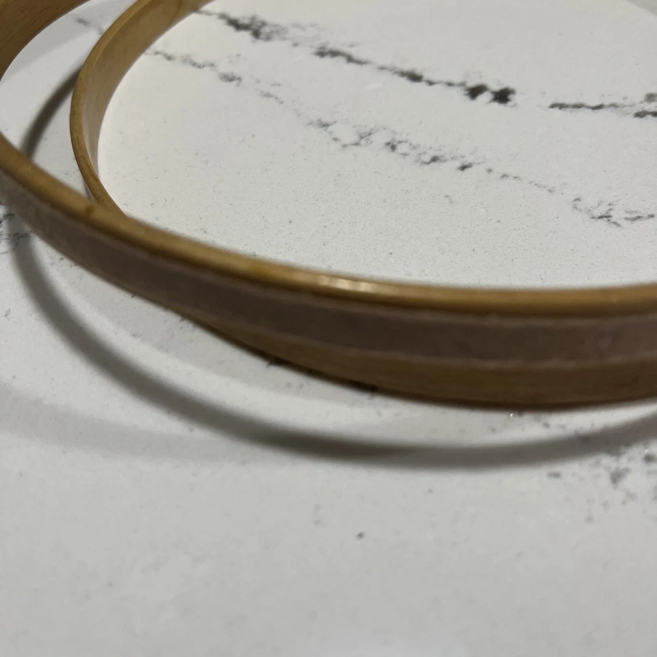 Vintage Gibbs Wood Wooden 7” Round Felt Lined Embroidery Hoop Spring Tension - Image 4 of 4