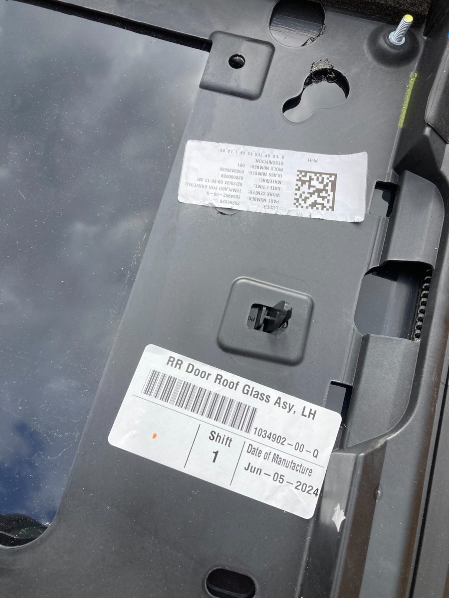 Tesla Model X Falcon Rear Right Roof Glass 2016-2020 1034902-00-Q