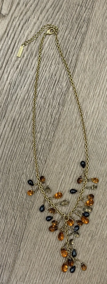 Collar con racimo de cuentas de vidrio tono dorado Napier ámbar negro colgante ahumado Foto 2 de 4