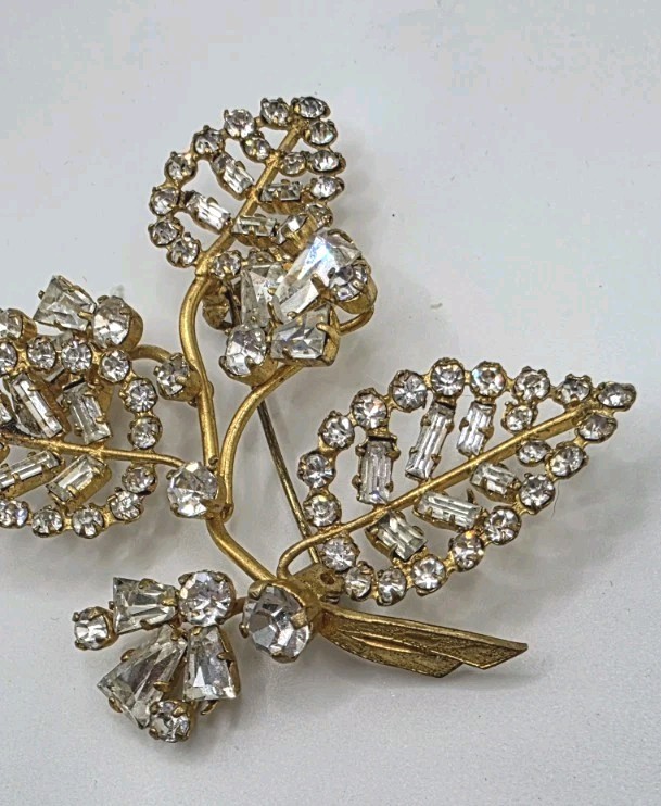 Unsigned Austria Clover Shape Brooch w/Clear Rhinestones Prong Set, Gold Tone  View 3
