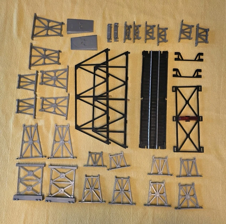 VTG Bachmann HO Scale Over Under Blinking Bridge 46222 Complete 34 Pieces - Image 3 of 4