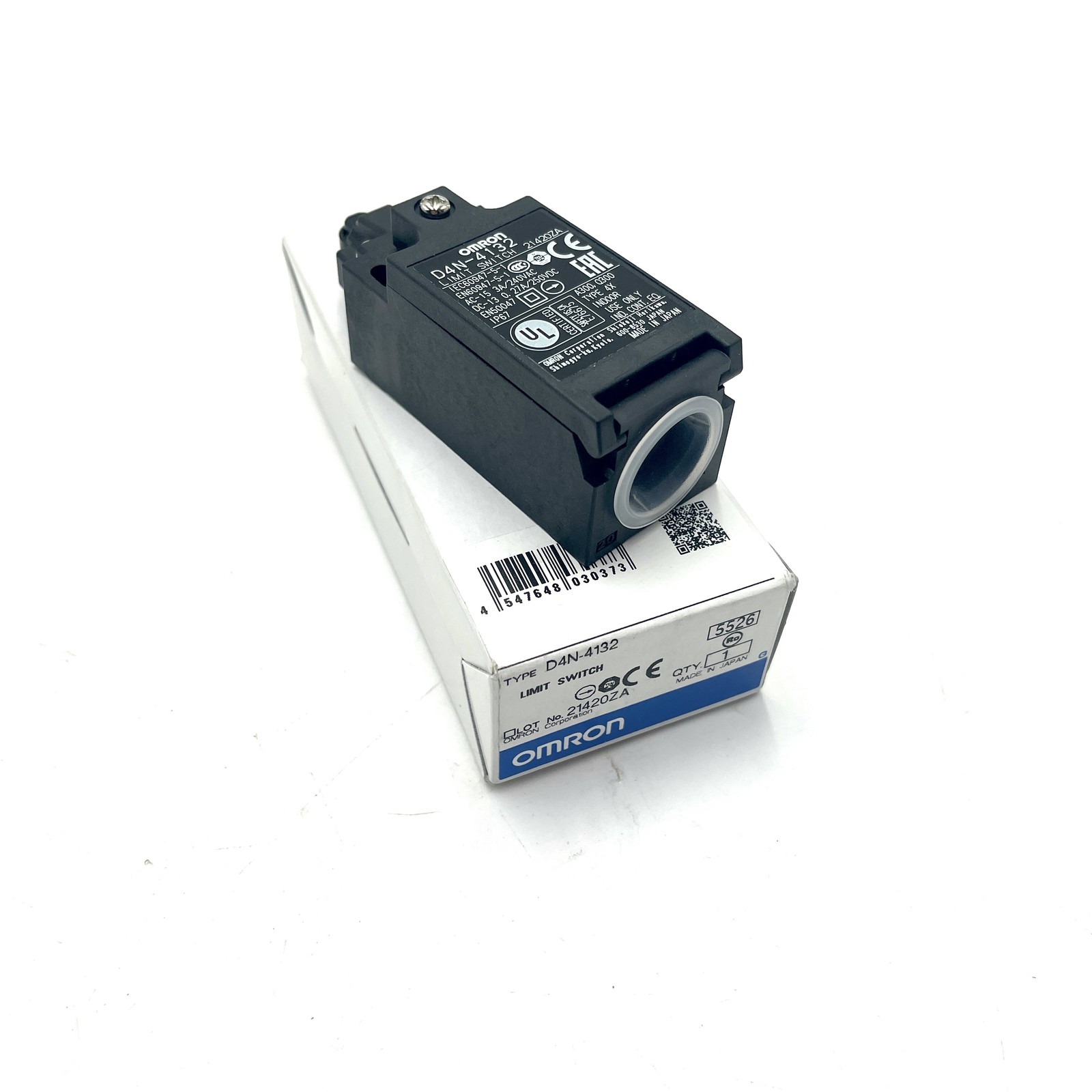 Limit Switch D4N-4132 Omron Roller Plunger
