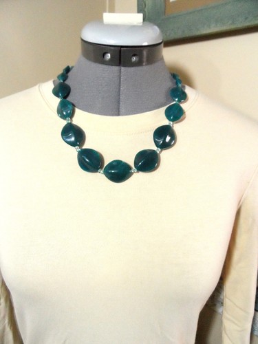BEADED Necklace Green 3D Diamond shaped Green White Retro look Single strand - Bild 5 von 6