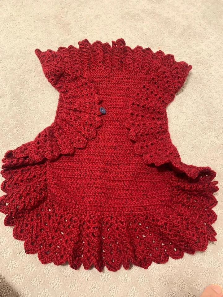 NUEVO Bolero de ganchillo hecho a mano encogerse de hombros - Granate manga corta chaleco suéter - edades 5-7 Foto 2 de 4