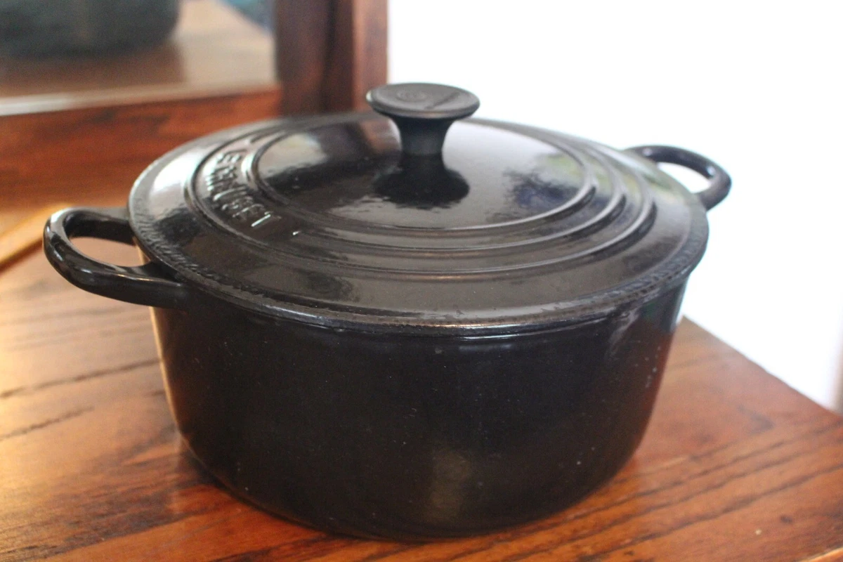 Enameled Cast Iron Pot - Black