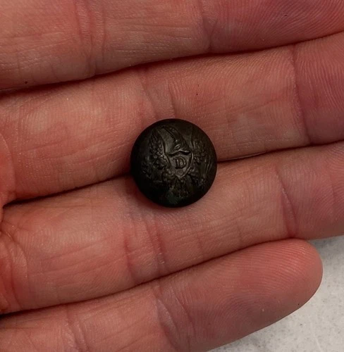 Beautiful Eagle-D Dragoon Cuff Size Button dug at Fort Fillmore New Mexico