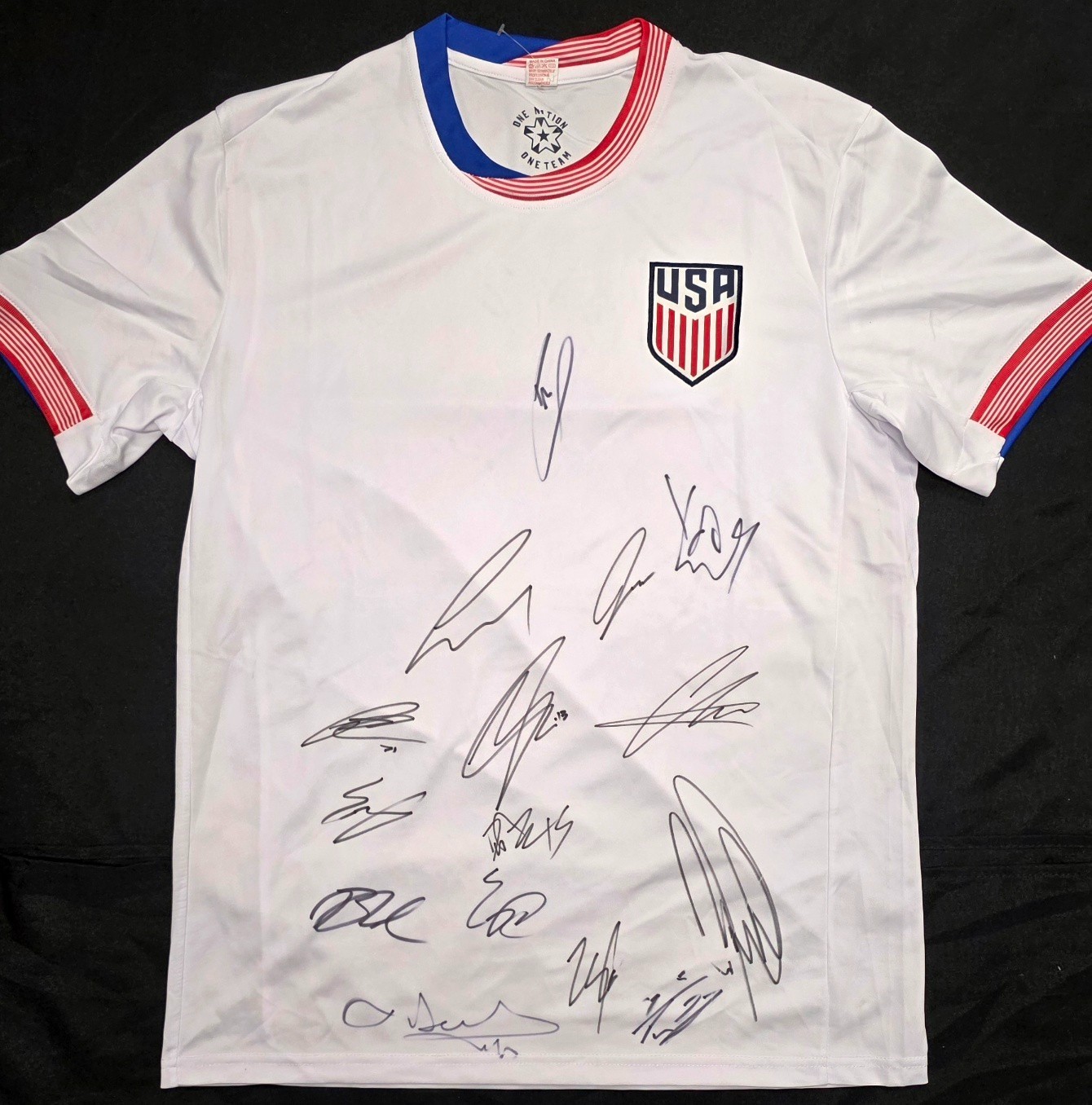 2025 USMNT Team Signed USA Jersey (15 Autos) Pulisic, Weah, Reyna, Musah ~ JSA