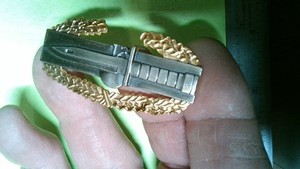 US MILITARY INSIGNIA BADGE MASTER COMBAT ACTION BADGE FULL REG SIZE GOLD WREATH