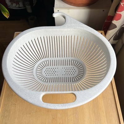YAFFA Basic Line Colander Strainer Basket Plastic Faucet Hook Speckled Gray