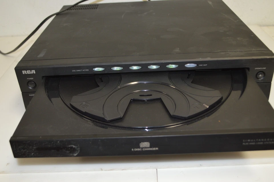 RCA RP8075RS 5-DISC CD PLAYER - FOR PARTS & REPAIR (IET12) - Image 3 of 4