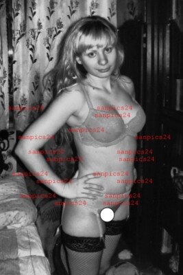 PHOTO - 1/2 - BEAUTIFUL HOUSEWIFE IN LINGERIE - #118