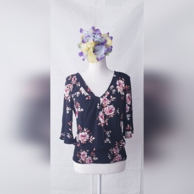 AMERICAN RAG Double V 3/4 Sleeve Top
