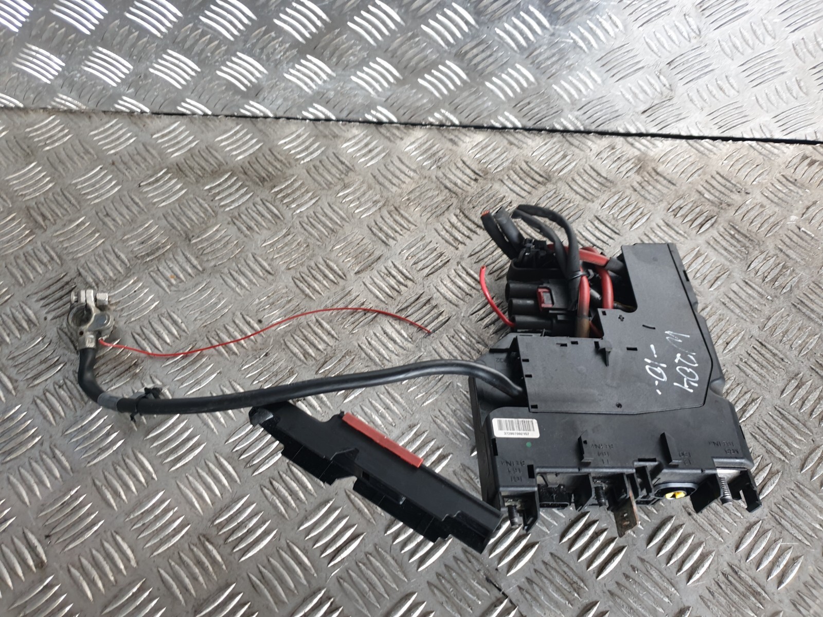 Mercedes C Class Battery Power Distribution Module A2075401550 2010