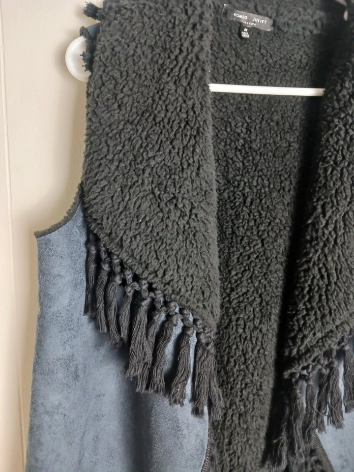 Romeo + Juliet Couture Vest Women's Size M - Image 3 of 4