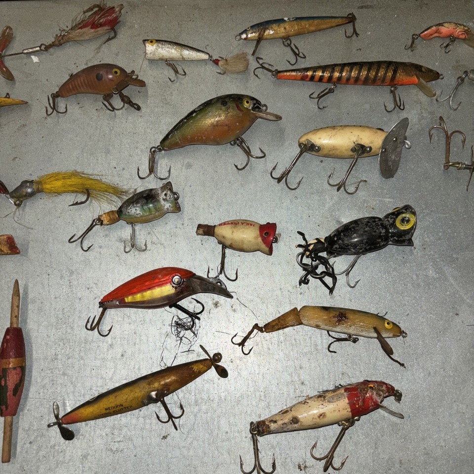 32 Vintage Lot Fishing Lures,antique,wooden,glass Eyes,bobbers Salt